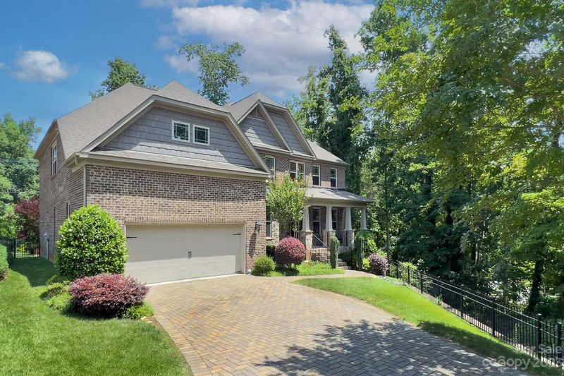 233 Hillandale Dr, Charlotte, NC 28270