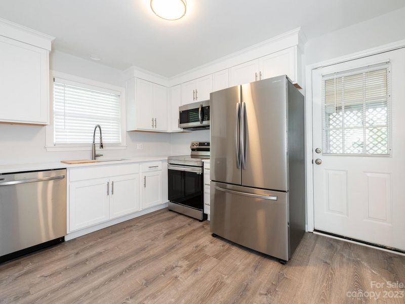 3946 Shamrock Dr, Charlotte, NC 28215
