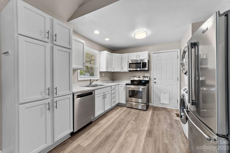 162 N Smallwood Pl, Charlotte, NC 28216