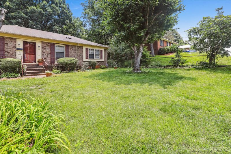 1529 Plumstead Rd, Charlotte, NC 28216
