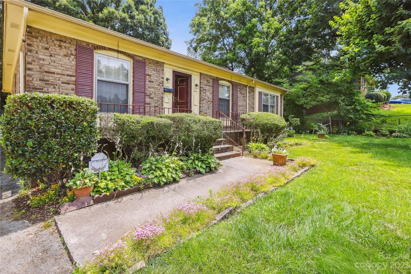 1529 Plumstead Rd, Charlotte, NC 28216