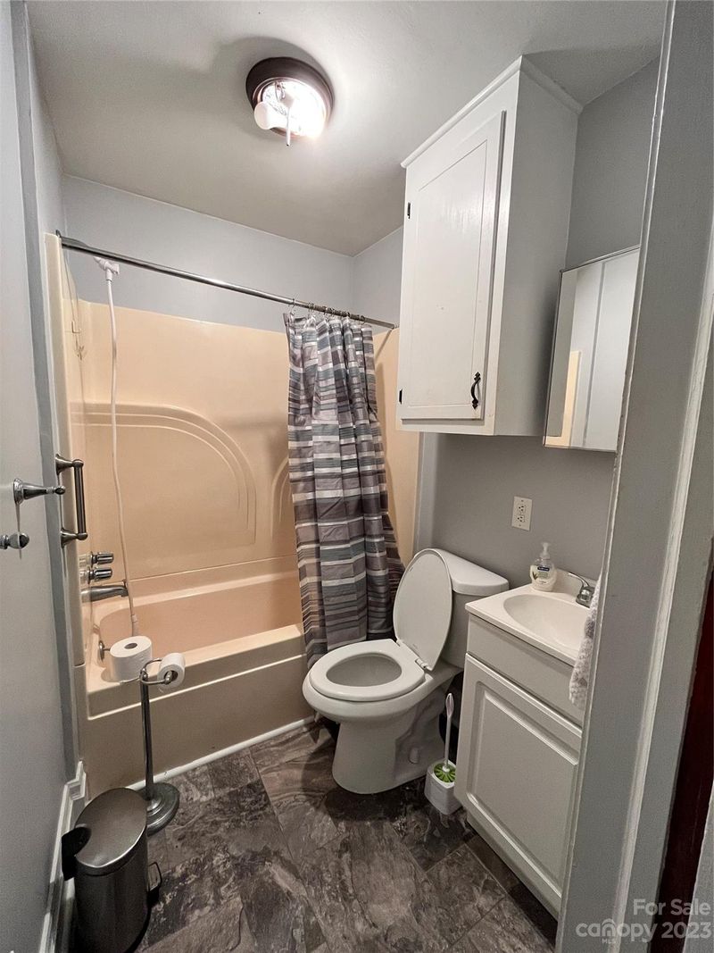 605 Charlotte Ave, Mount Holly, NC 28120