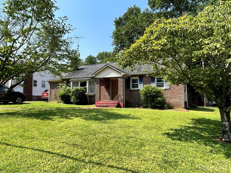 605 Charlotte Ave, Mount Holly, NC 28120