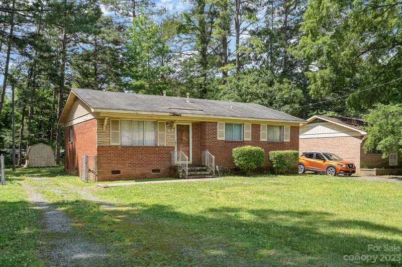 9206 Edgevale Dr, Charlotte, NC 28216
