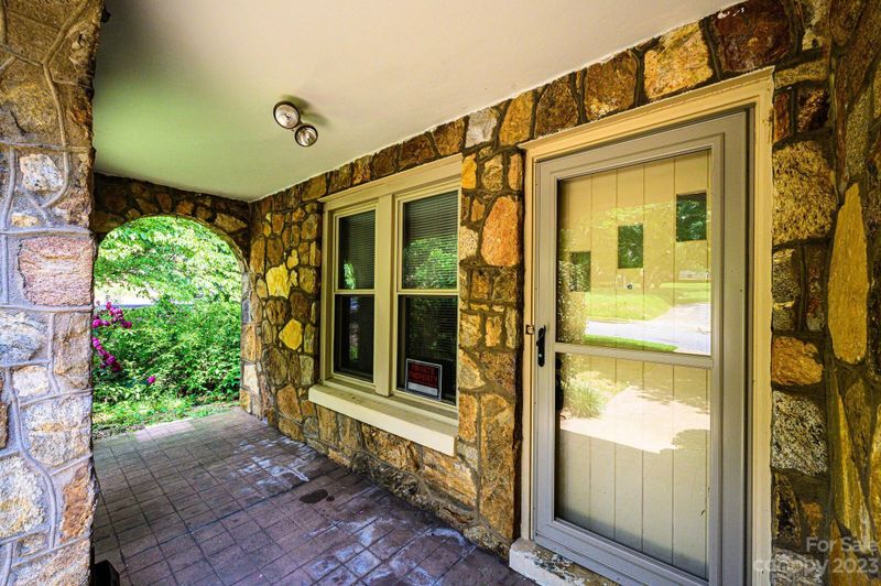 839 10th Ave NE, Hickory, NC 28601