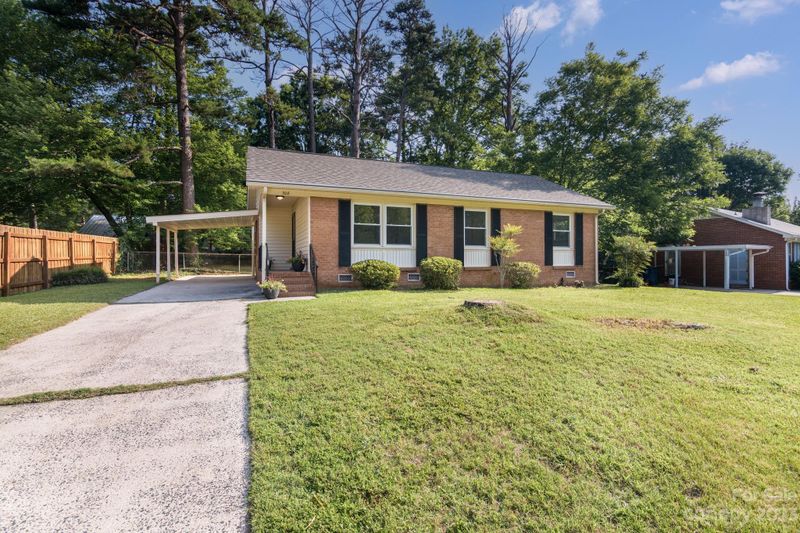 308 Edgeland Dr, Matthews, NC 28105