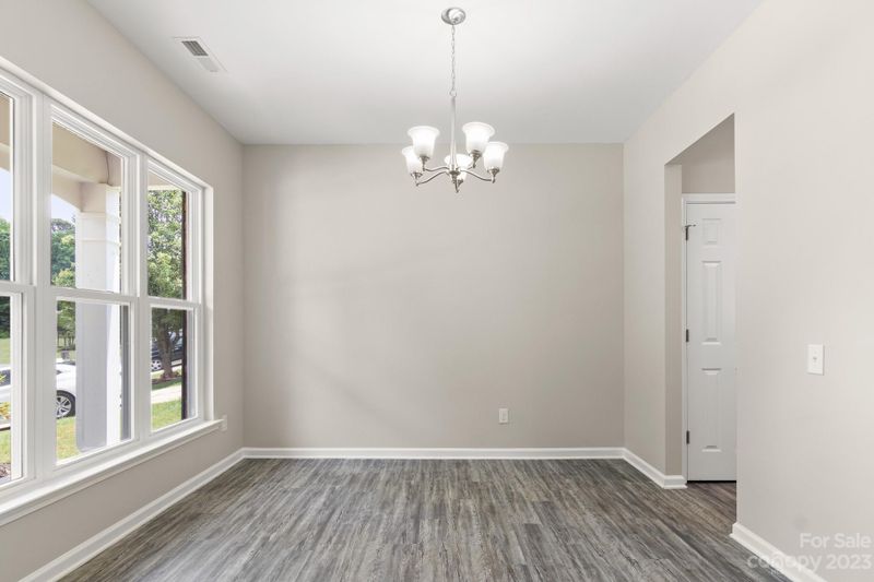 2836 Old Ironside Dr, Charlotte, NC 28213