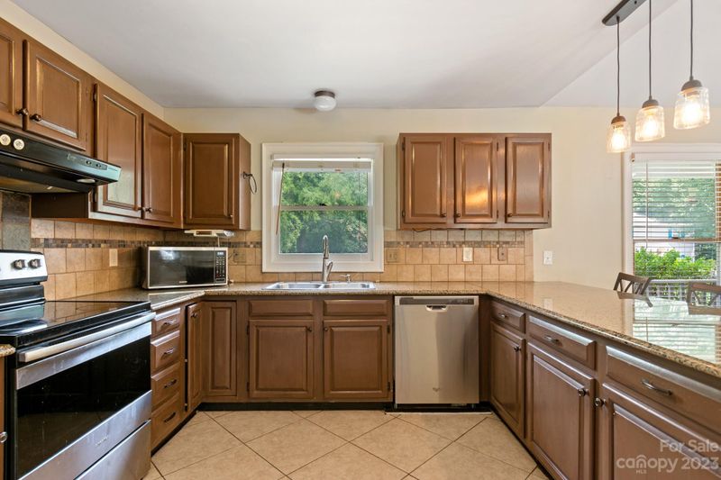 4075 Triton Dr, Tega Cay, SC 29708