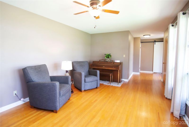 2007 13th St NE, Hickory, NC 28601