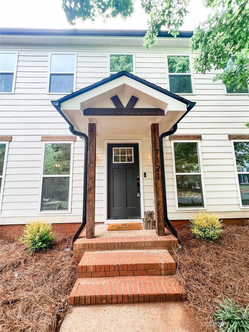 7121 Amarillo Dr, Charlotte, NC 28262