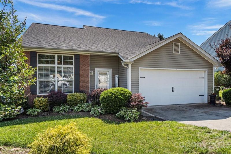 1965 8th St SE, Hickory, NC 28602