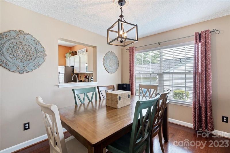 1965 8th St SE, Hickory, NC 28602