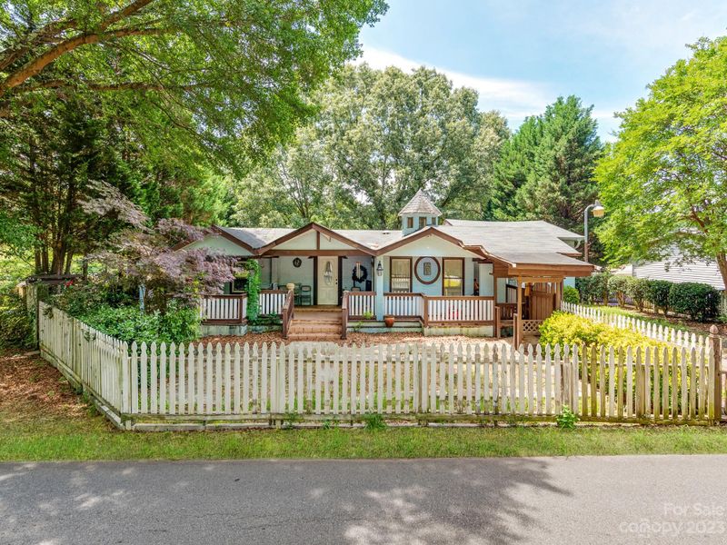 641 Sunderland Rd, Concord, NC 28027