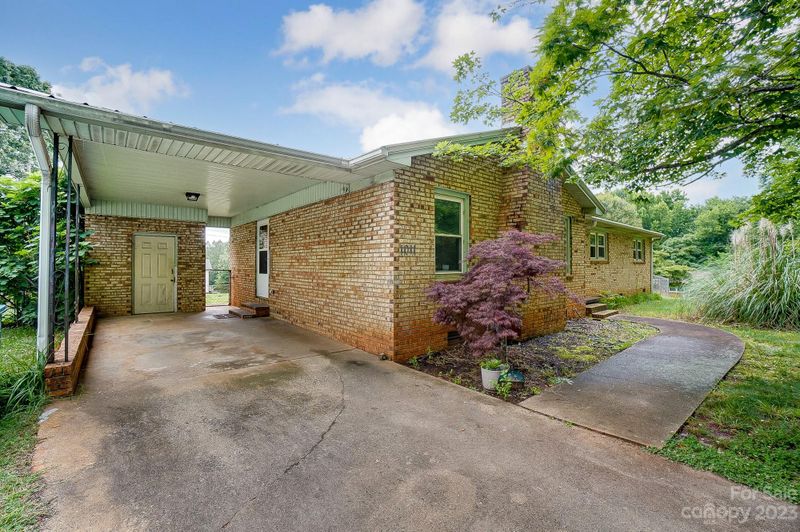 1011 Jonathan Dr, Bessemer City, NC 28016