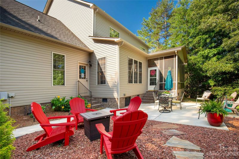 810 Cedar Hill Ln, Clover, SC 29710