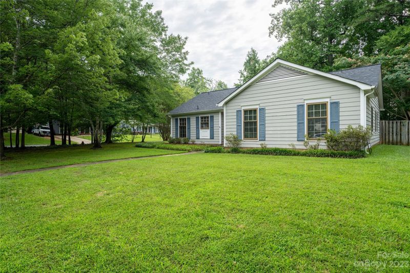 1128 Kale Wood Dr, Matthews, NC 28105