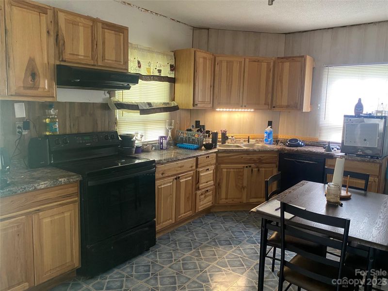 1114 7th St, Statesville, NC 28677