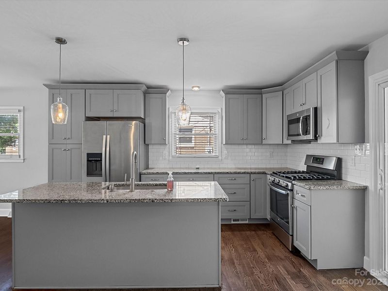 1609 Starbrook Dr, Charlotte, NC 28210