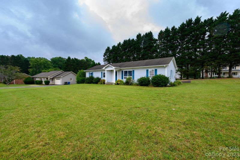 1940 19th Avenue Dr NE, Hickory, NC 28601