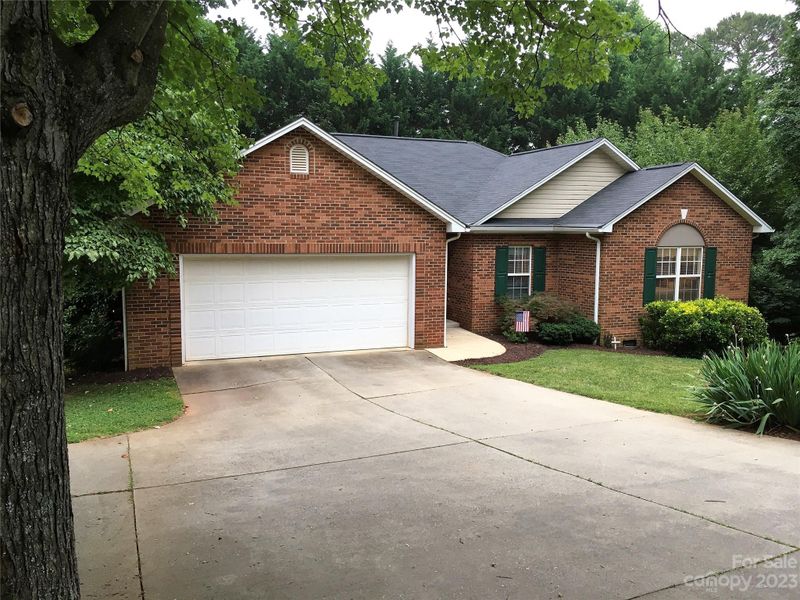 1681 6th St SE, Hickory, NC 28602