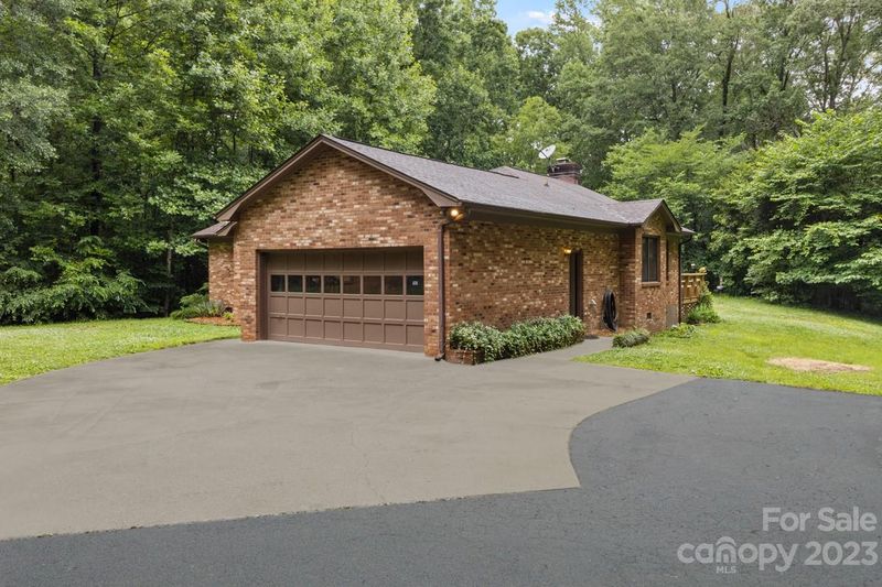 103 Cherokee Trl, Mount Holly, NC 28120