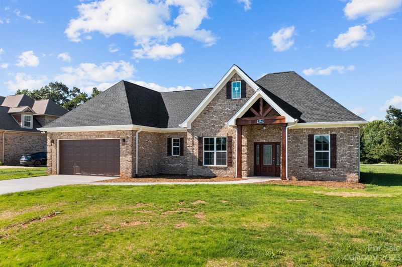 104 Spring Forest Dr, Statesville, NC 28625