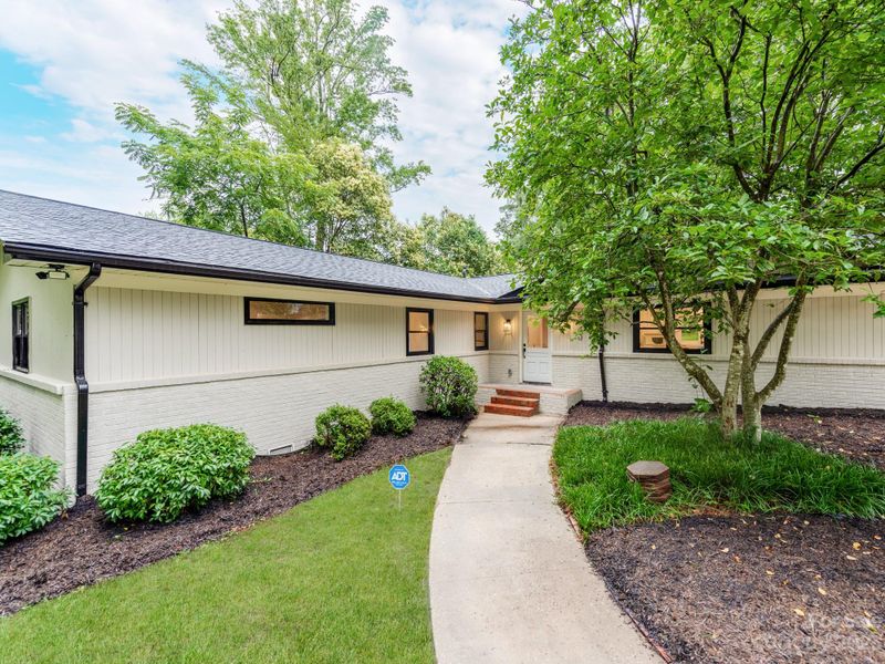 5740 Doncaster Dr, Charlotte, NC 28211