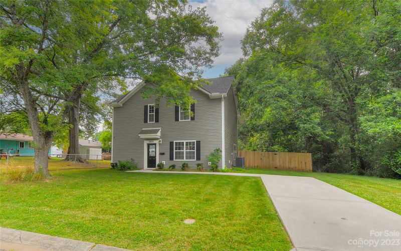 6413 Mcbride St, Charlotte, NC 28215
