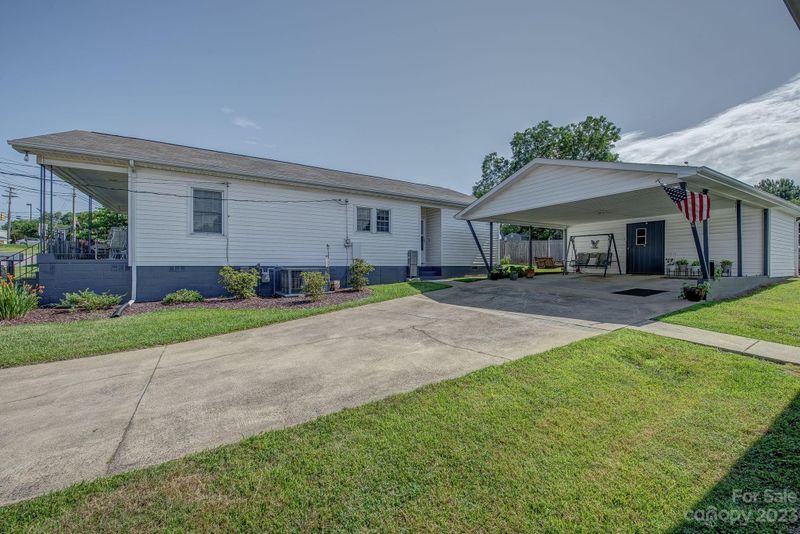 110 Davis St, Dallas, NC 28034