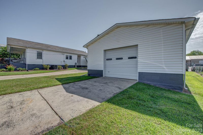 110 Davis St, Dallas, NC 28034