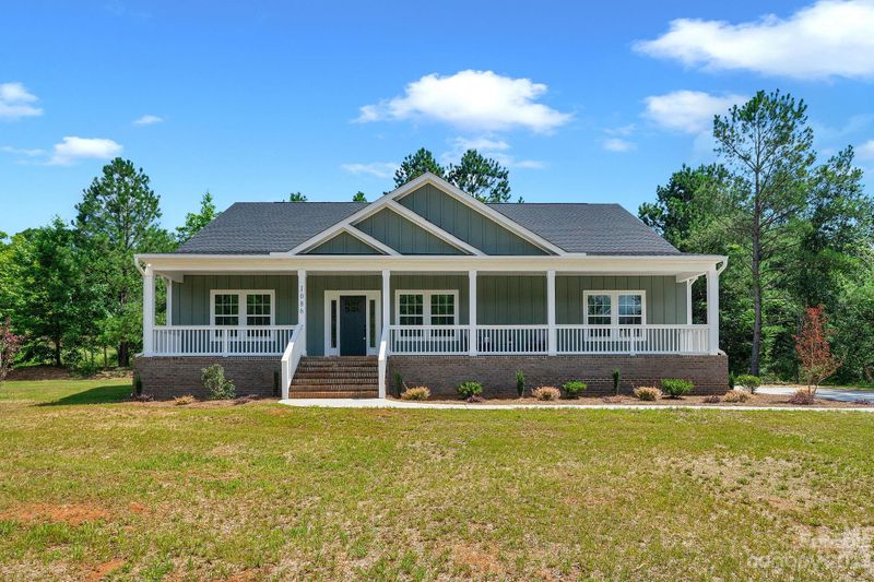 1086 Sage Pine Cir, Clover, SC 29710