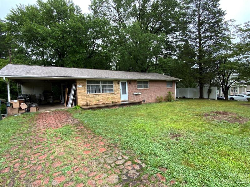 1772 15th Street Pl NE, Hickory, NC 28601