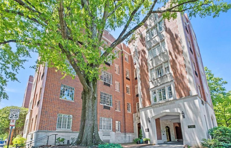 301 W 10th St #207, Charlotte, NC 28202