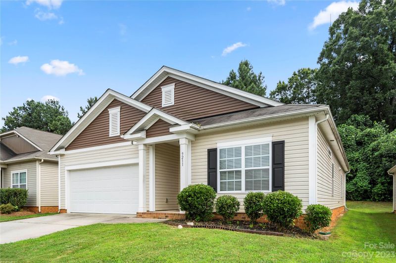 9211 Aubrac Ln, Charlotte, NC 28213