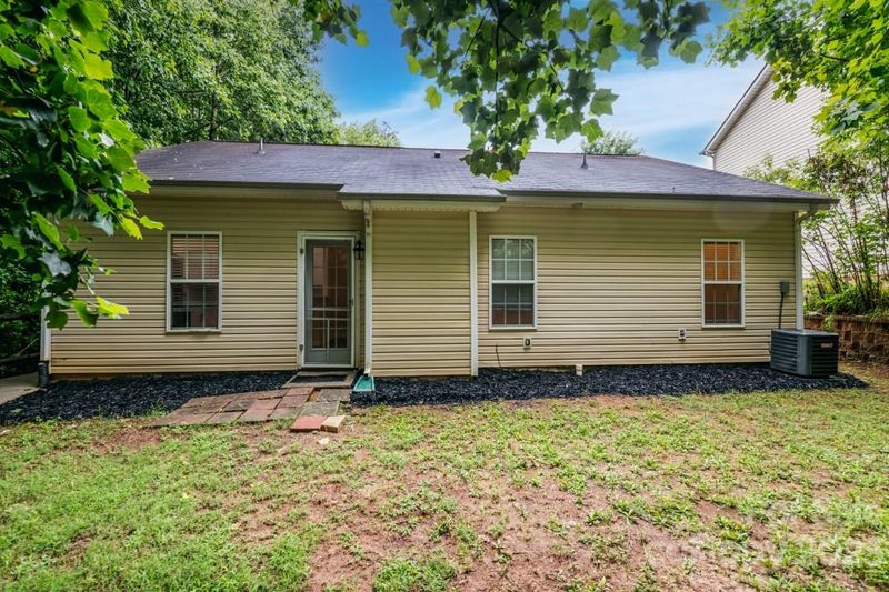 8208 Pozzi Rd, Charlotte, NC 28216