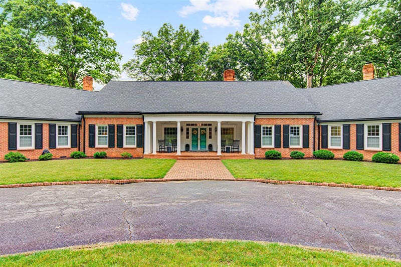 609 1st Avenue Pl NE, Conover, NC 28613