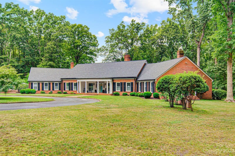 609 1st Avenue Pl NE, Conover, NC 28613