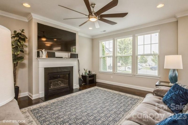 8713 Aspinwall Dr, Charlotte, NC 28216