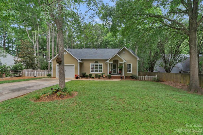 2801 Cedar Chase Dr, Matthews, NC 28105