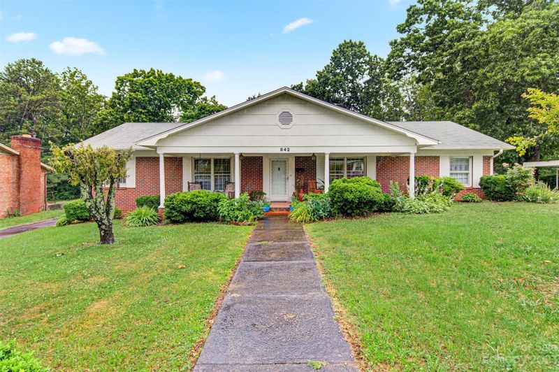 842 7th St SE, Hickory, NC 28602