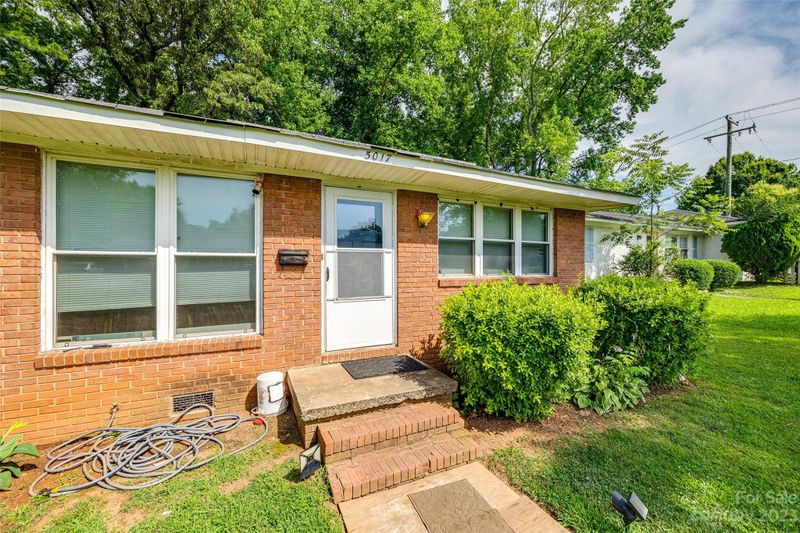 5017 Highlake Dr, Charlotte, NC 28215