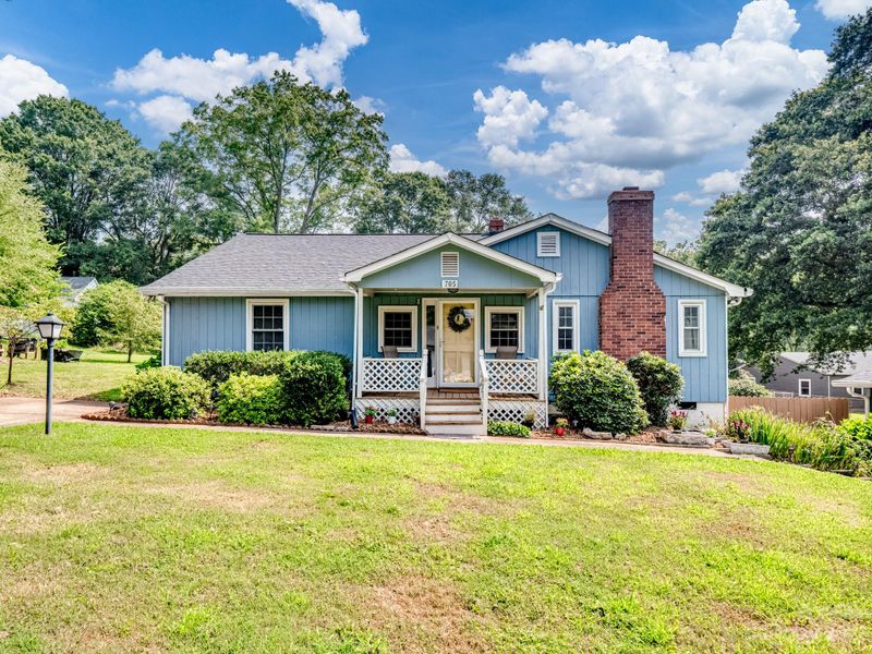 705 Davis St, Belmont, NC 28012