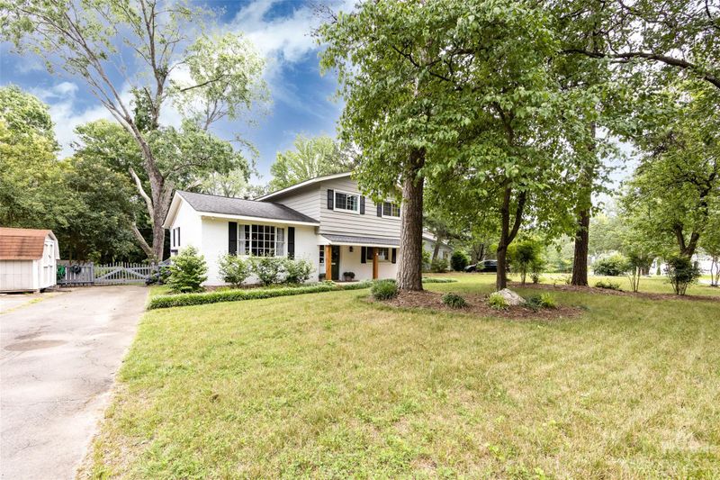 1301 Fox Run Dr, Charlotte, NC 28212