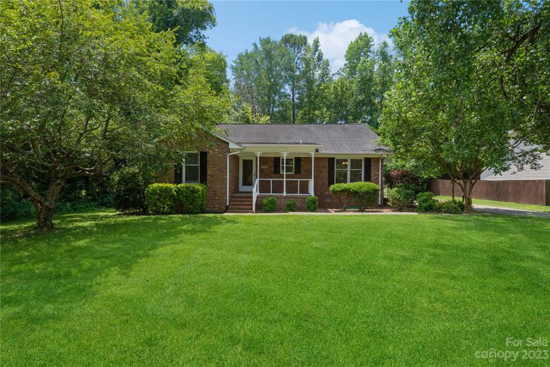 1024 Ravendale Dr, Charlotte, NC 28216
