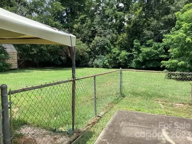 6115 Kinghurst Dr, Charlotte, NC 28216