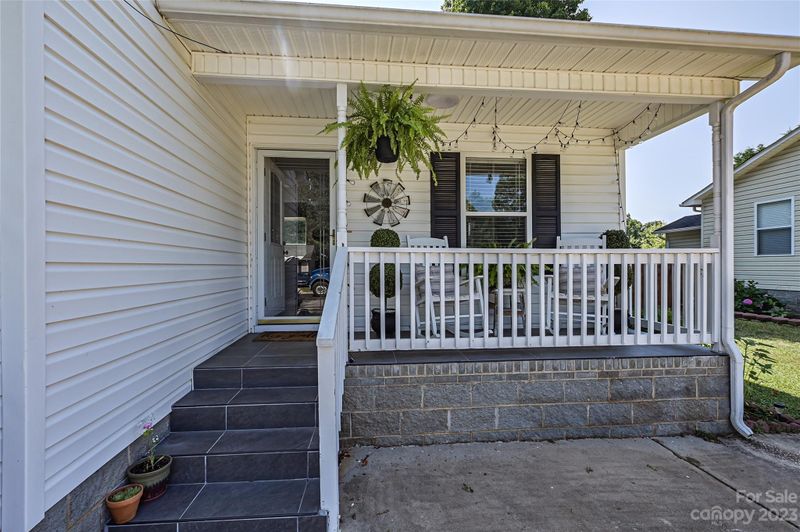 2527 Saluda Dr, Gastonia, NC 28054