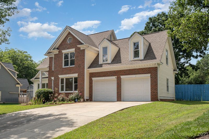 8429 Meadowcroft Ct, Charlotte, NC 28215