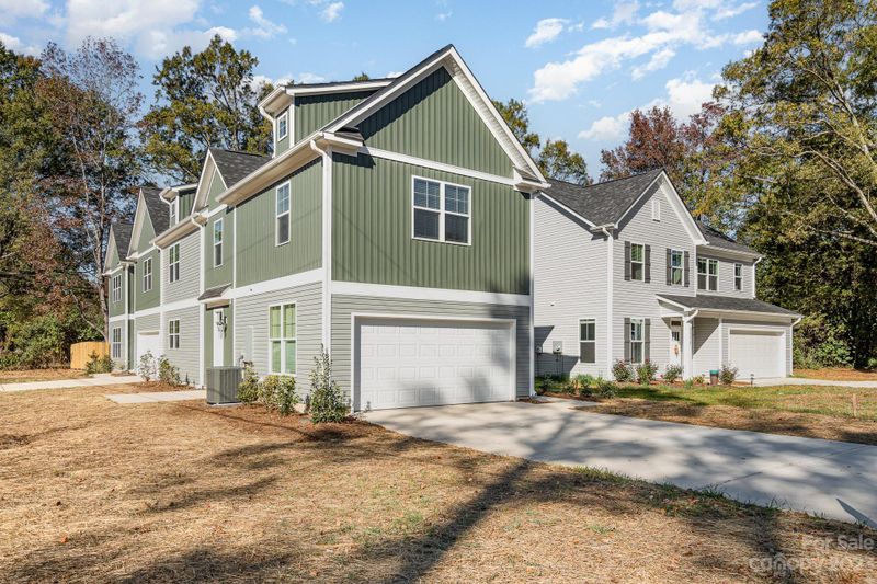 6001 Monteith Dr, Charlotte, NC 28213