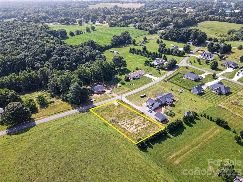 151 Rabbit Hw, Harmony, NC 28634