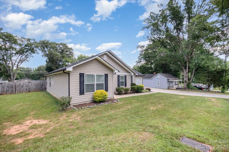 704 Briarwood St, Kannapolis, NC 28081